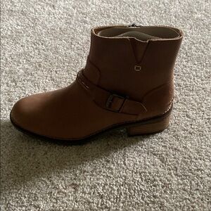 Sherry Sea Storm Short Tan 6.5 M Brand new in box